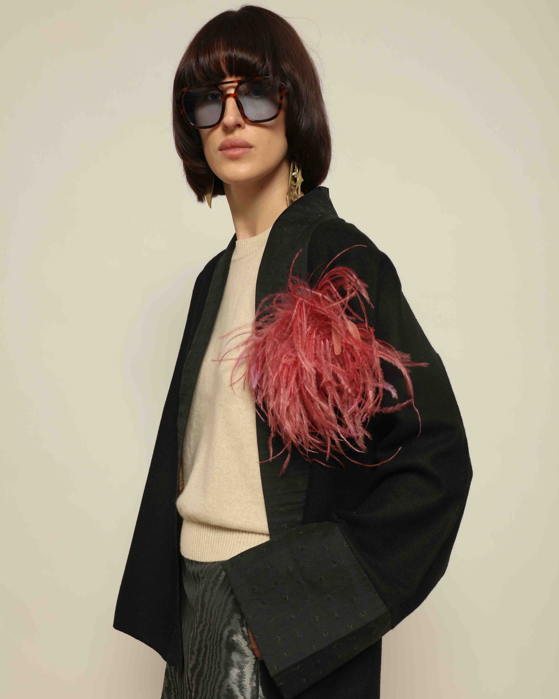 The model is wearing the Obidi Midnight Kantha Jacket in pure black, made of wool with a silk collar and Kantha silk lining, a timeless and versatile piece.