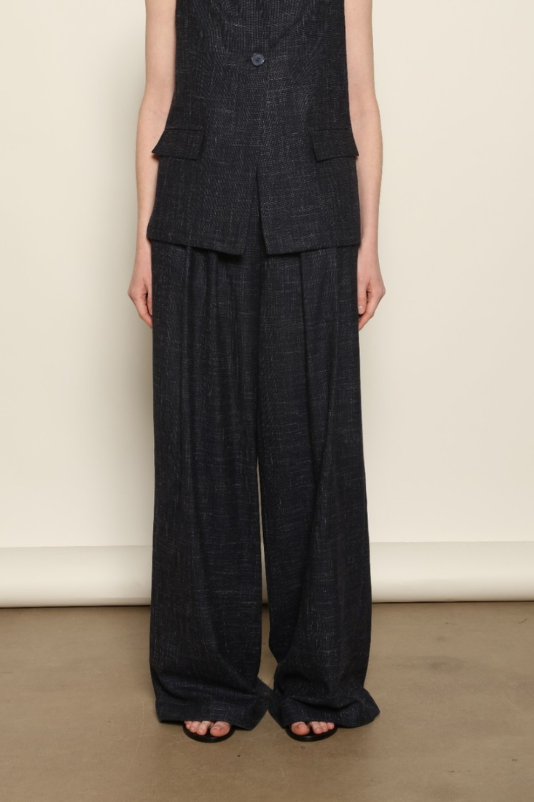 Model is wearing the Parigi night blue and white trousers from the House of Woven Stories selection, featuring fluid tailored pants made in Italy in Piedmont with an ethical fashion approach and timeless contemporary design.