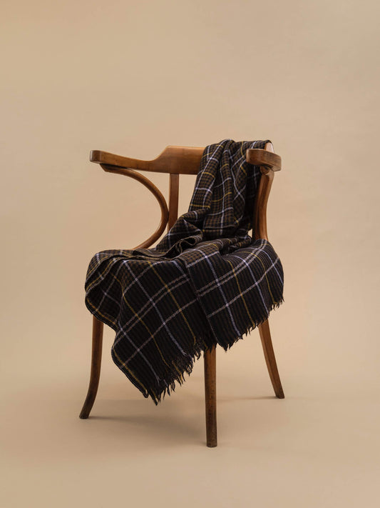 Plaid Laine N°79 in Navy Blue by Moismont, handmade from 100% pure wool, soft, warm, and timeless throw blanket for sofa, bedroom, or cozy home decor