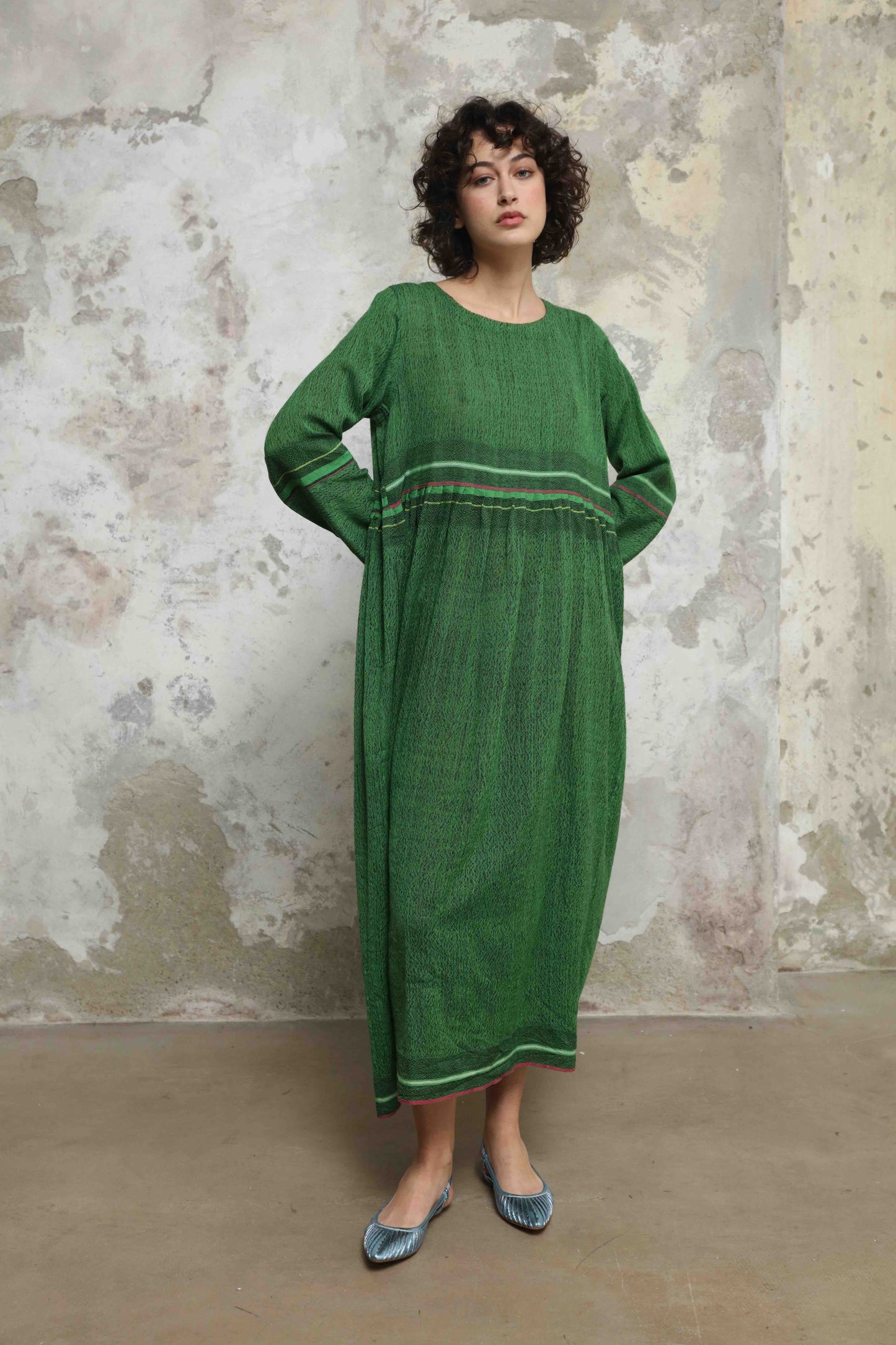 Handloomed green pure wool midi dress Rang 08 by Injiri, artisan-made in India with sustainable craftsmanship. Available at House of Woven Stories.