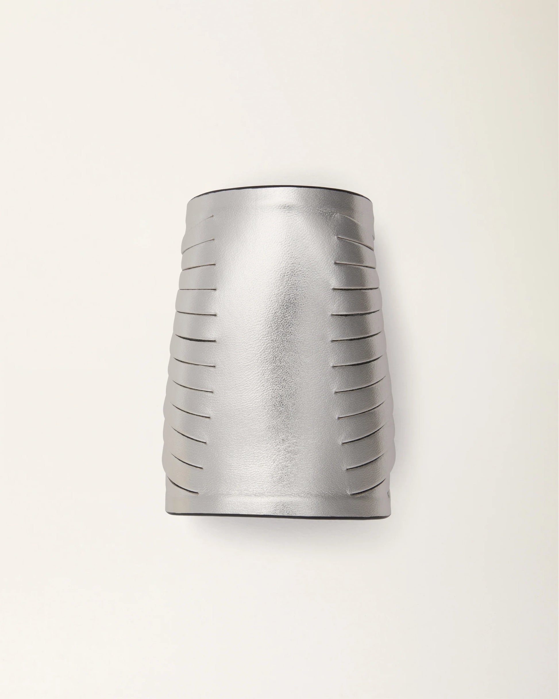 Anemos Silver leather bracelet by SO-LE STUDIO, part of House of Nomad Stories selection, handcrafted in Tuscany, silver-toned sculptural design on the wrist