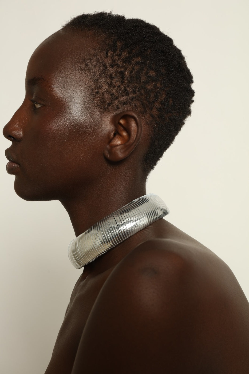 Halo Silver Foil leather necklace by SO-LE STUDIO, handcrafted in Tuscany, bold circular silver-toned design with foil finish, lightweight and sculptural on the neckline