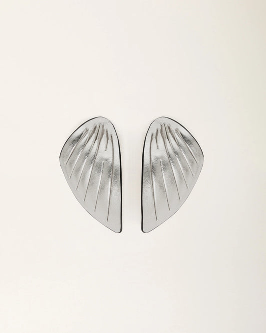 Loto Silver leather earrings by SO-LE STUDIO, handcrafted in Italy from upcycled leather, lotus-inspired sculptural silver-toned design with butterfly fastening for pierced ears