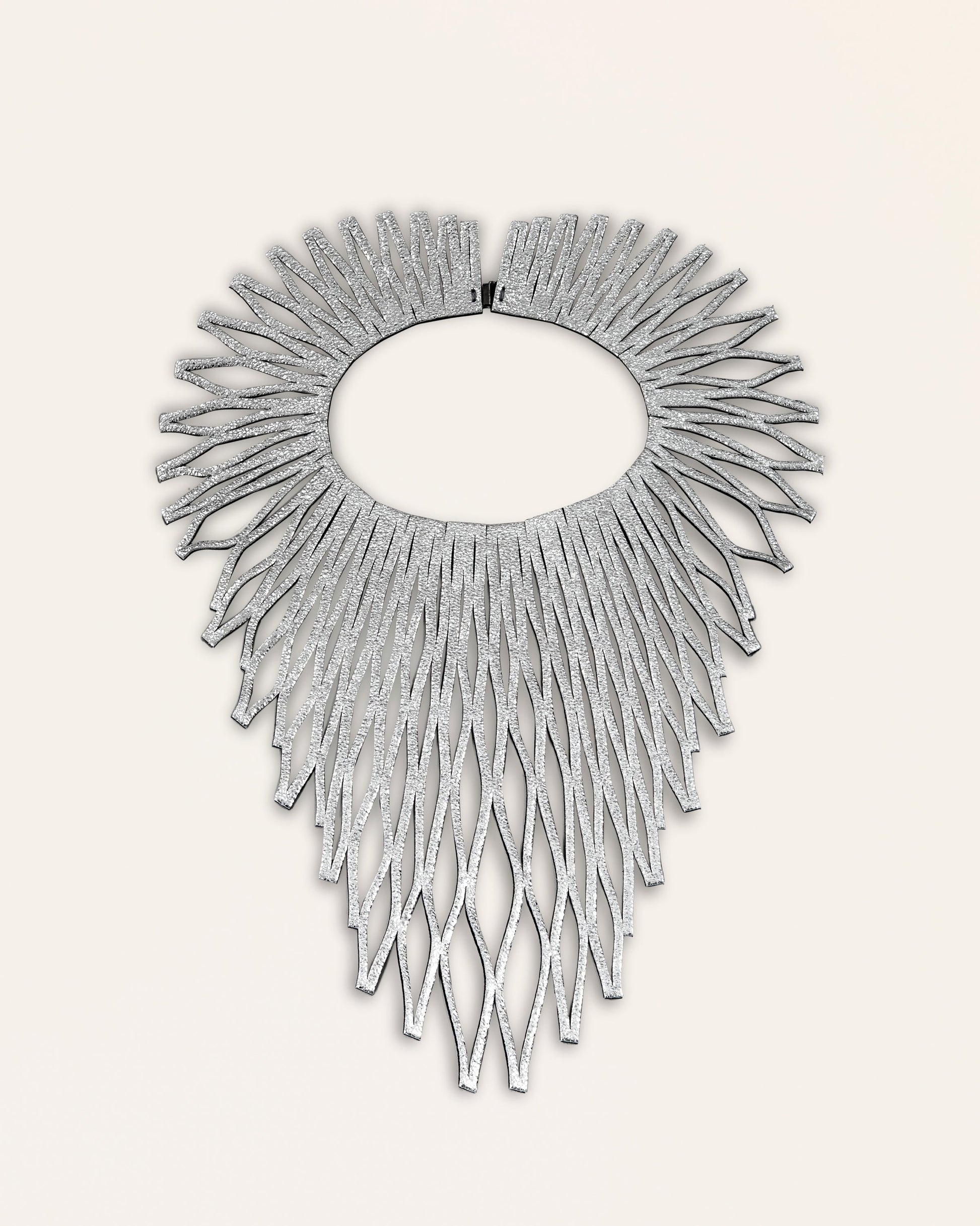 Luminous Silver leather necklace by SO-LE STUDIO, handcrafted in Tuscany, silver-toned diamond-shaped elements in a cascading sculptural design, lightweight and fluid on the neckline