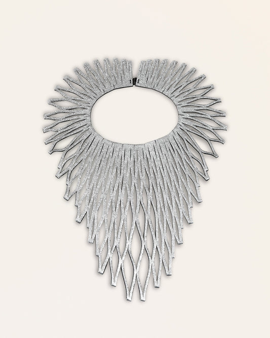 Luminous Silver leather necklace by SO-LE STUDIO, handcrafted in Tuscany, silver-toned diamond-shaped elements in a cascading sculptural design, lightweight and fluid on the neckline