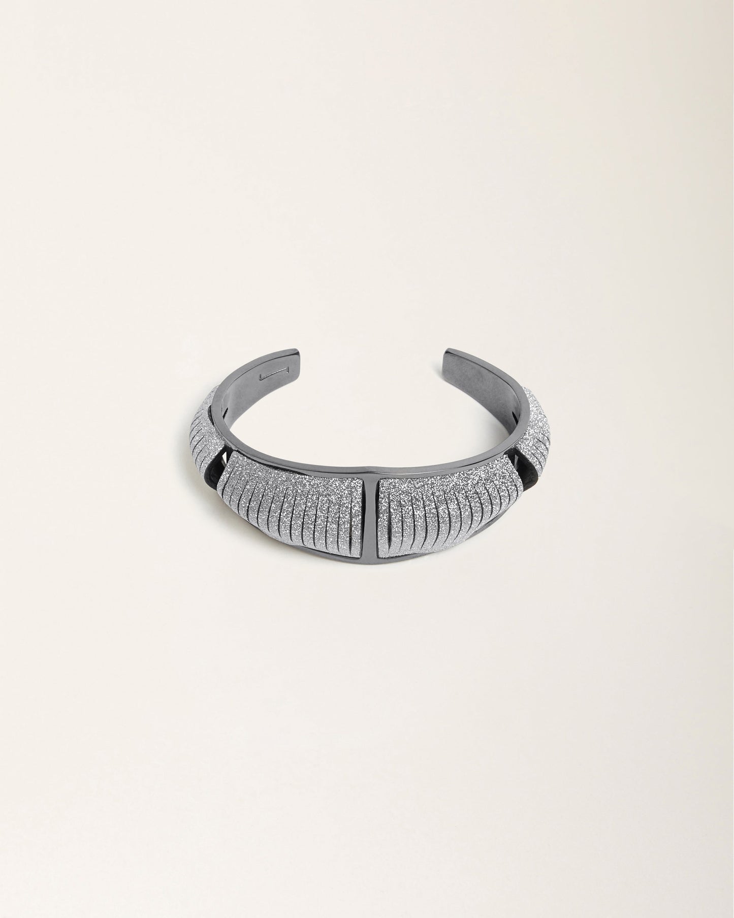 Tetra Crystal Silver leather bracelet by SO-LE STUDIO, part of House of Nomad Stories selection, handcrafted in Tuscany, silver-toned structured design with crystal accents on the wrist