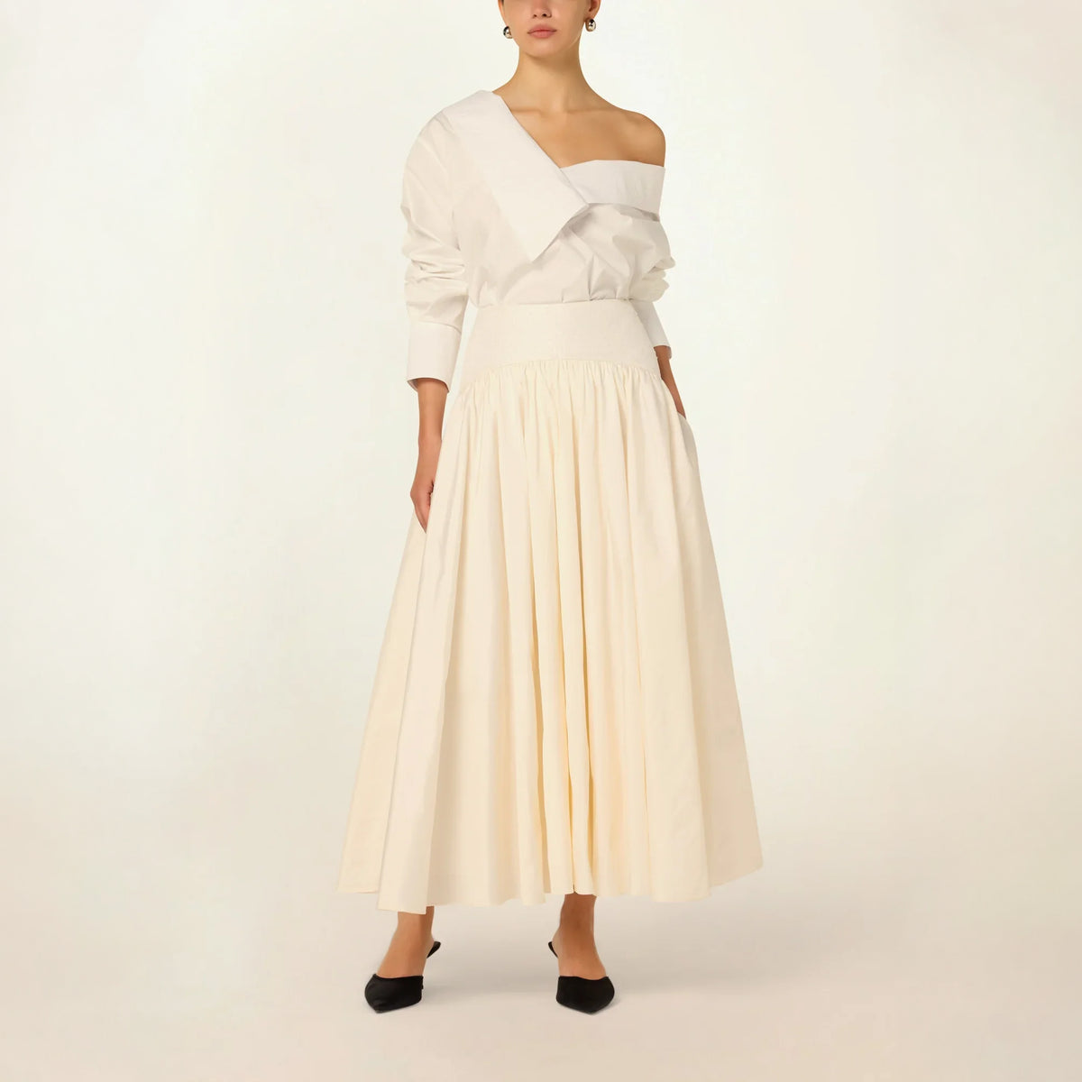 Model wearing the Suri Volume Skirt in White by Abadia from the House of Nomad Stories collection, featuring a voluminous ankle-length silhouette, tulle underlayers, and a refined satin waistband.