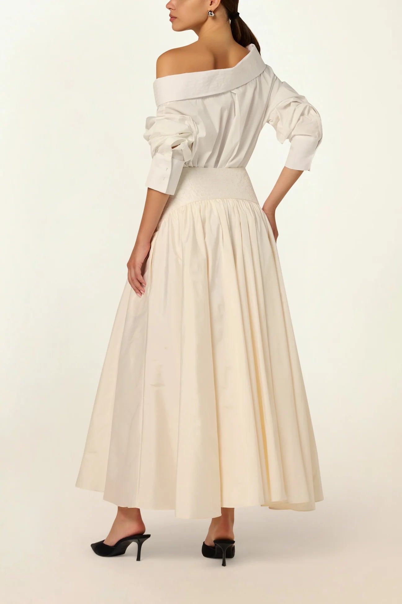 Model wearing the Suri Volume Skirt in White by Abadia from the House of Nomad Stories collection, featuring a voluminous ankle-length silhouette, tulle underlayers, and a refined satin waistband.