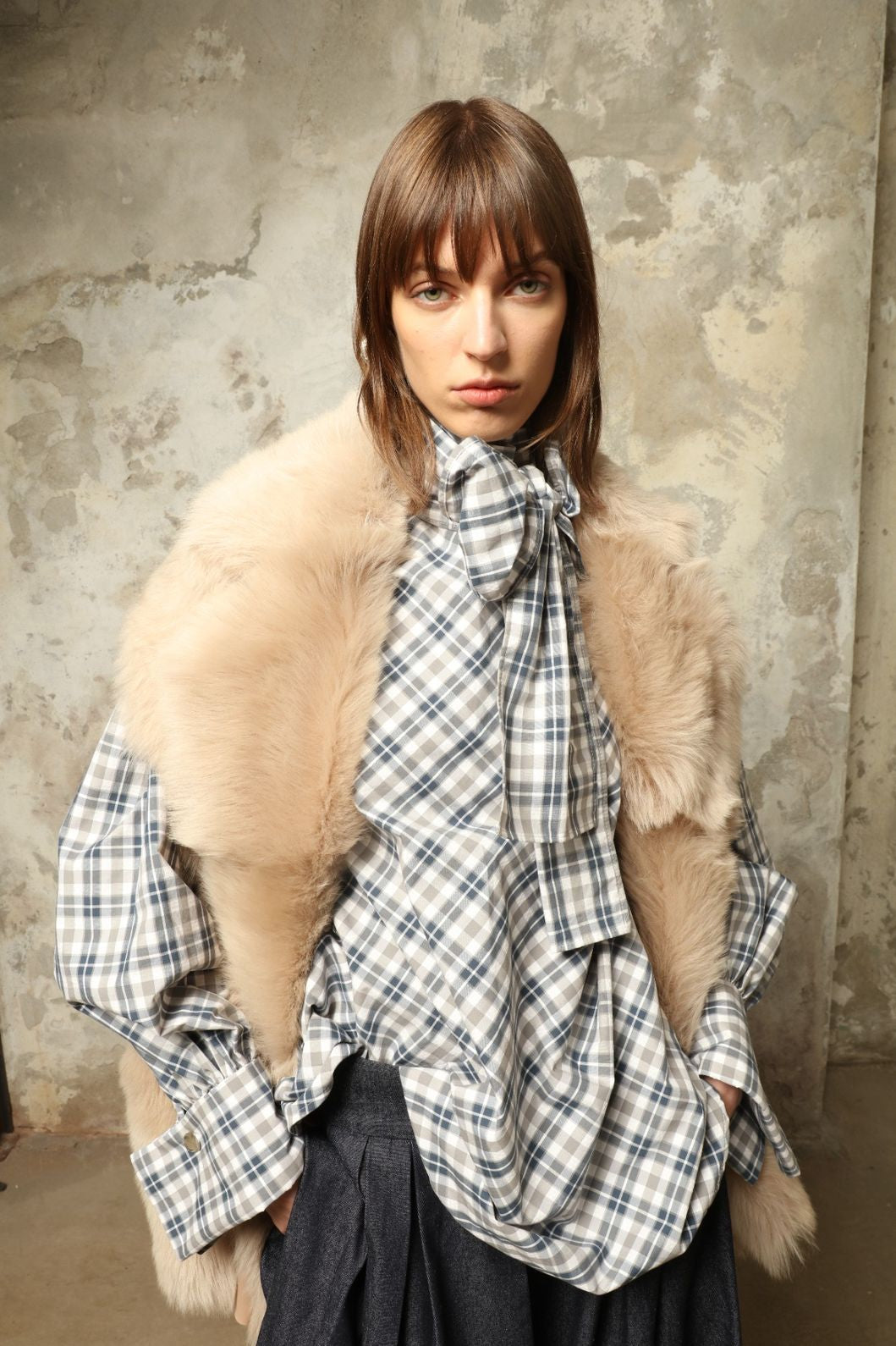 Model is wearing the Toscana Sabbia Shearling Vest by Blancha – a 100% Toscana sheepskin vest made in Italy, featuring a soft natural texture, warm drape, and refined Sabbia tone, styled for effortless layering and timeless elegance.